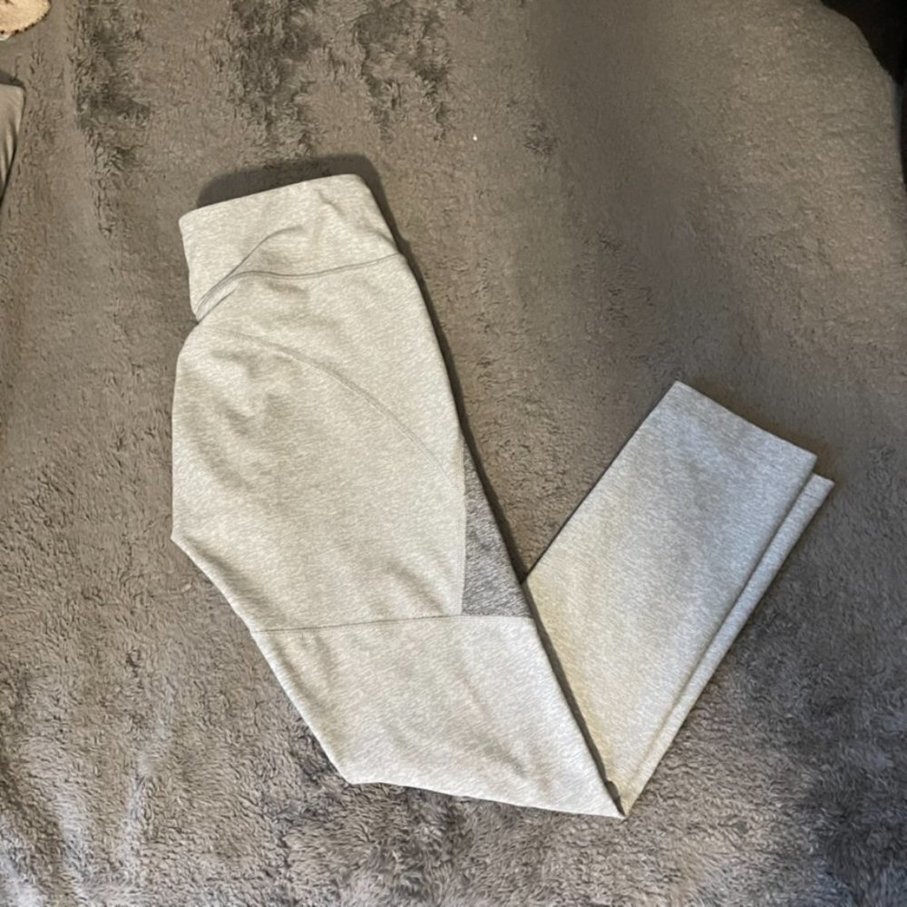 Outdoor Voices 3/4 Two-Tone Leggings size small